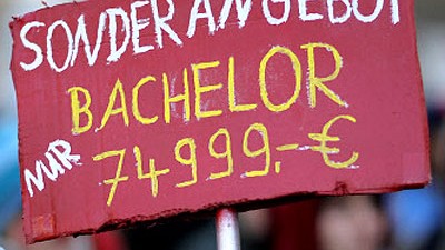 Bologna-Reform: Studenten protestieren schon seit Wochen gegen die neuen Bachelor- und Masterabschlüsse. Jetzt hat auch ein Professor geklagt.