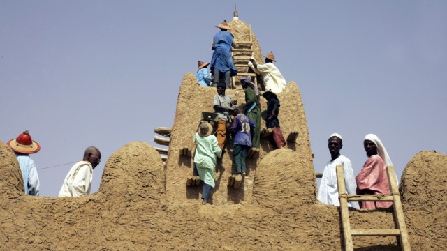 Islamisten zerstören Weltkulturerbe: "Stadt der 333 Heiligen" wird das am Rande der Sahara gelegene Timbuktu genannt. Nun sind die jahrhundertealten Grabstätten in Gefahr.