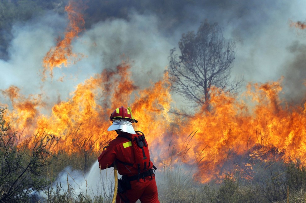 Waldbrände in Spanien Titel * Kampf gegen Flammen fordert erstes Opfe