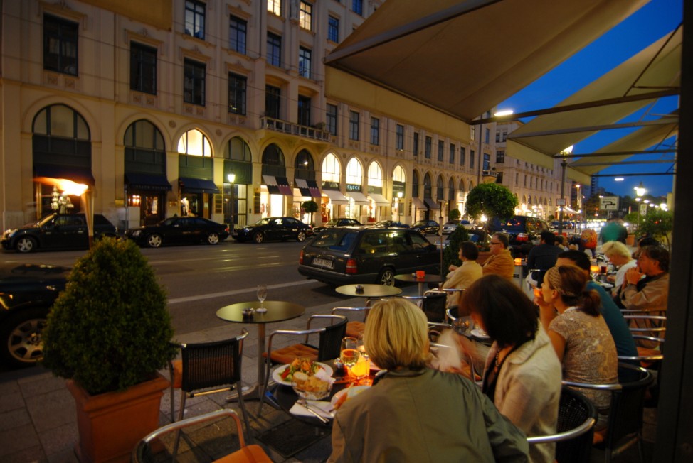 Cafe "Roma" in der Maximilianstraße, 2009