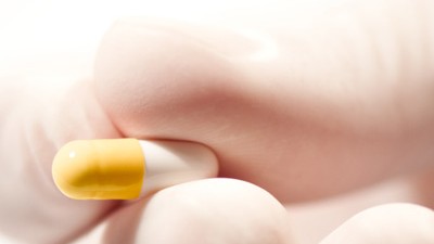 Dubiose Internet-Angebote: Tamiflu-Kapsel: Gefälschte Medikamente haben in diesen Zeiten Hochkonjunktur.
