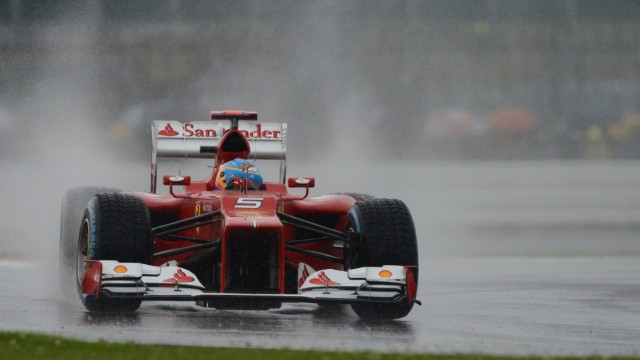 Formel-1-Qualifying in Silverstone: Ferrari-Pilot Fernando Alonso im Regen von Silverstone