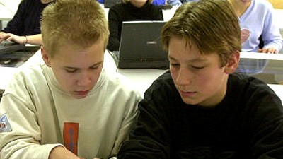 Online im Unterricht: Mit dem Laptop ins Klassenzimmer: In Dänemark dürfen Schüler das Internet künftig auch in Klausuren nutzen.