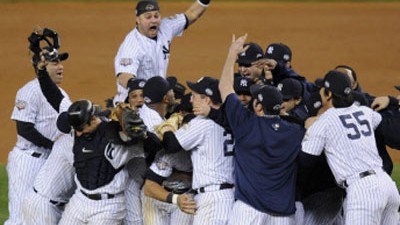 Yankees gewinnen MLB-Titel: Da gab's kein Halten mehr: Die Baseball-Profis der New York Yankees heben ab zur Feier ihres 27. Meistertitels.