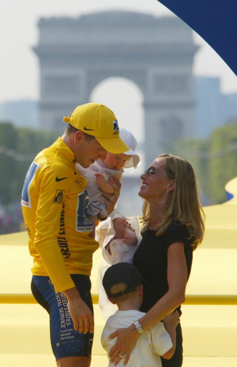 LANCE ARMSTRONG CELEBRATES TOUR DE FRANCE VICTORY WITH WIFE AND CHILDREN IN PARIS