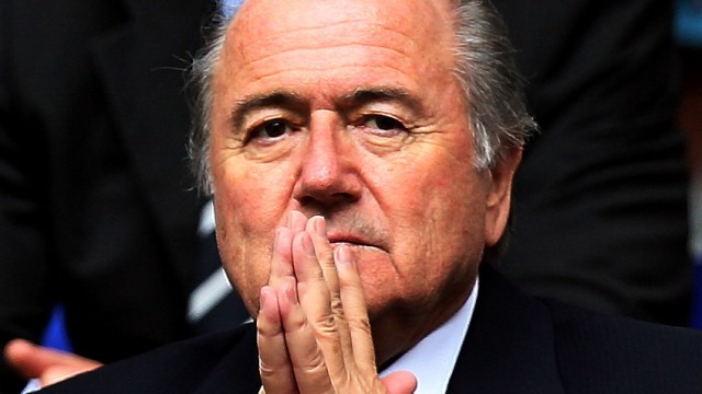 Blatter deutet Unregelmaessigkeiten bei WM-Vergabe 2006 an
