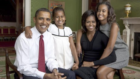 Familienfoto von Barack, Michelle, Malia und Sasha Obama; dpa