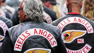 Rockerkrieg in Deutschland: Hells Angels in typischer Kluft: Lederjacke mit dem aufgenähten Logo der Gruppe, einem Totenkopf mit Flügeln.