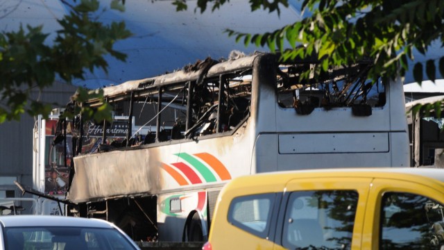 Explosion in bus with Israeli passengers at BulgariaÕs Burgas Ai