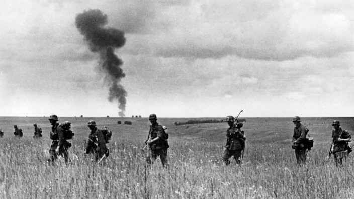 Zweiter Weltkrieg: Deutscher Angriff Richtung Stalingrad am Don-Übergang  | Second World War: German Troops attacking Stalingrad via the Don ford