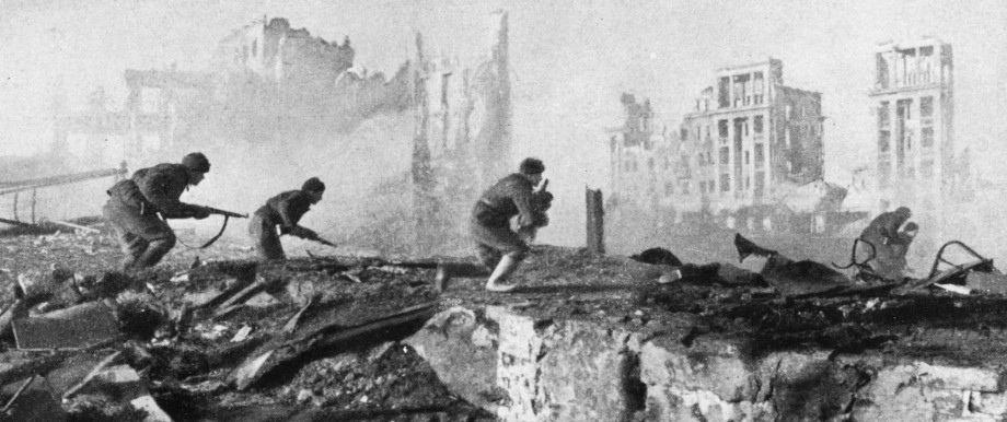 Russische Soldaten beim Angriff in Stalingrad, 1942 | Russian soldiers during the attack in Stalingrad, 1942
