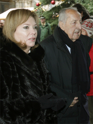 Peter Scholl-Latour mit Frau auf der Beerdigung von Erich Böhme