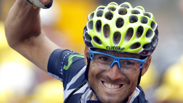 Movistar Team rider Valverde of Spain holds up his arm as he wins the 17th stage of the 99th Tour de France cycling race between Bagneres-de-Luchon and Peyragudes