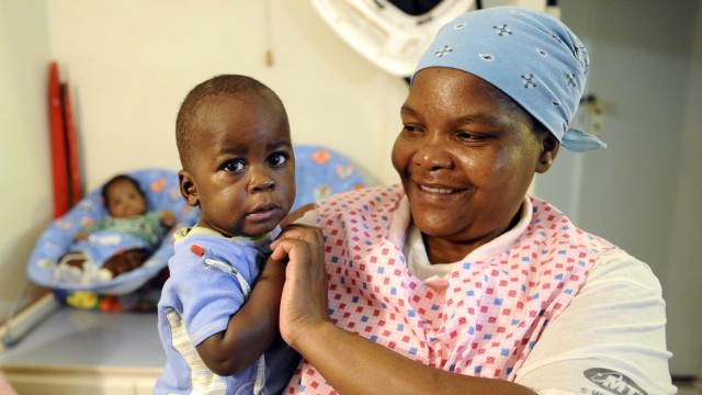 Kampf gegen Aids: Eine Aidswaise wird in Swasiland versorgt. Im südlichen Teil Afrikas leben 60 Prozent der HIV-Infizierten. Doch es gibt Hoffnung.