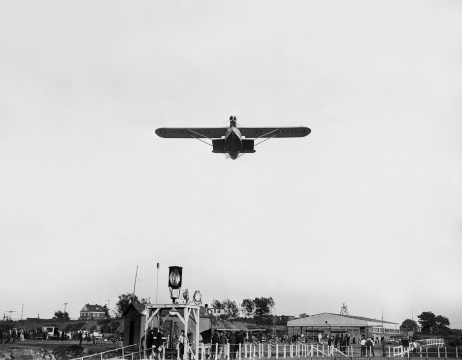 Flugboot von Wolfgang von Gronau kurz vor der Landung, 1931