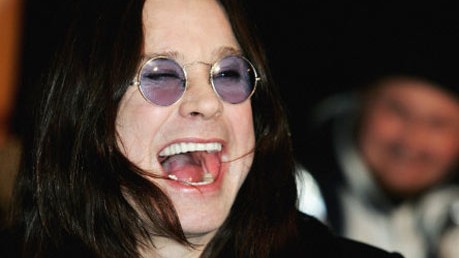 Im Gespräch: Ozzy Osbourne: Ozzy Osbourne hatte als Kind nicht viel zu lachen: "Viel zu beißen gab es nicht zu Hause, meine Eltern haben versucht, irgendwie ihre sechs Kinder durchzukriegen."
