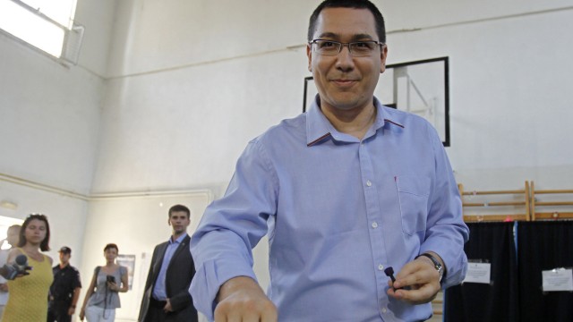 Romania's PM Ponta casts his ballot at a voting station in Bucharest