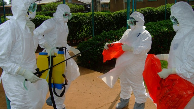 WHO-Mitarbeiter versuchen, den Ebola-Ausbruch in Uganda einzudämmen. 14 Menschen sind bereits gestorben.