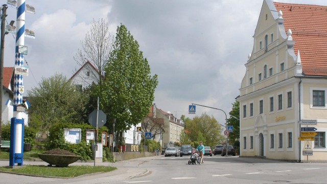 Petershausen: Die Bahnhofsstraße in Petershausen.