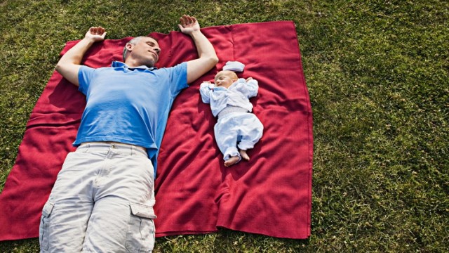 Immer mehr Väter nehmen sich eine Auszeit für ihre Kinder