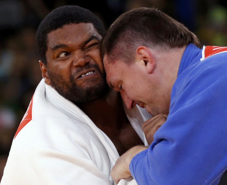 Belarus' Ihar Makarau fights against Cuba's Oscar Brayson during their men's +100kg repechage judo match at the London 2012 Olympic Games