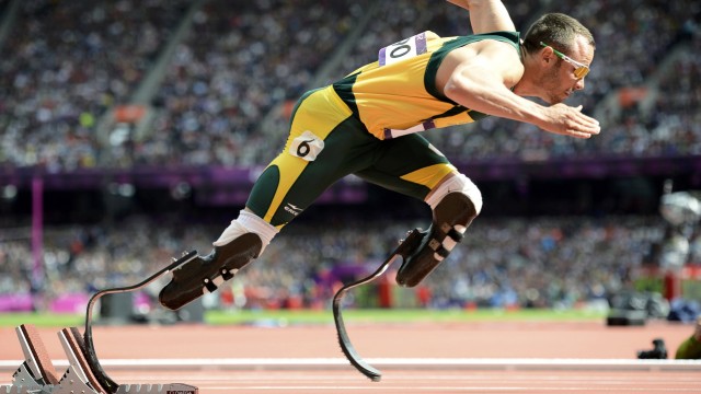 South Africa's Oscar Pistorius starts his men's 400m round 1 heats at the London 2012 Olympic Games at the Olympic Stadium
