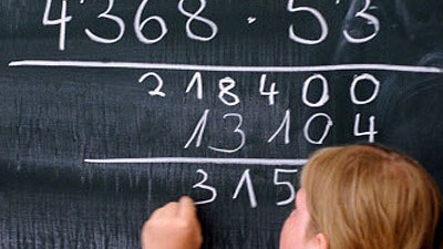 Mathematikunterricht: Da muss man durch: Mathe-Unterricht in der Schule mag manchmal nerven - später wünschen sich viele, sie hätten besser aufgepasst.