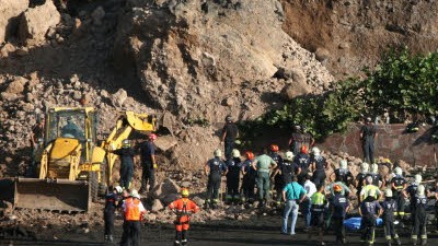Ferieninsel Teneriffa: An einem beliebten Touristenstrand auf Teneriffa sind beim Abbruch einer Klippe zwei Menschen ums Leben gekommen.