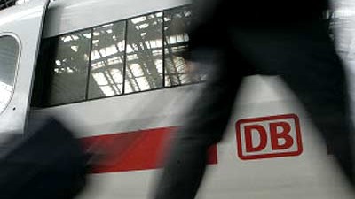 Deutsche Bahn: Die Deutsche Bahn plant einen massiven Stellenabbau. 14.000 Stellen sollen wegfallen. Bis Ende 2010 sind betriebsbedingte Kündigungen allerdings ausgeschlossen.