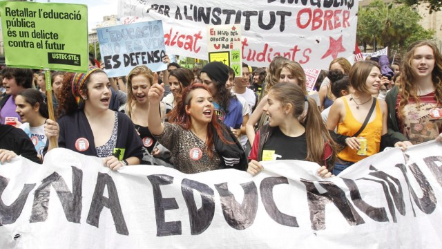 Studenten protestieren gegen Sparmaßnahmen in Spanien