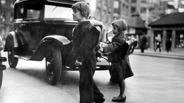 Kinder im Straßenverkehr, 1931
