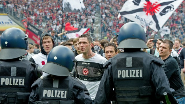 Bundesligaeinsaetze werden zur Belastungsprobe fuer die Polizei