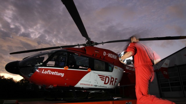 Röhrmoos: Ein Rettungshubschrauber flog den Schwerverletzten ins Klinikum Rechts der Isar.