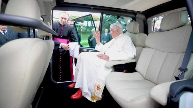Papamobil, Papst Benedikt XVI., Benedikt XVI., Papst, Renault, Kangoo, Elektroauto
