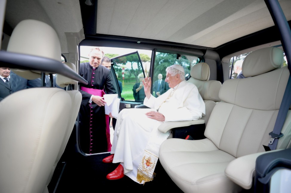 Papamobil, Papst Benedikt XVI., Benedikt XVI., Papst, Renault, Kangoo, Elektroauto