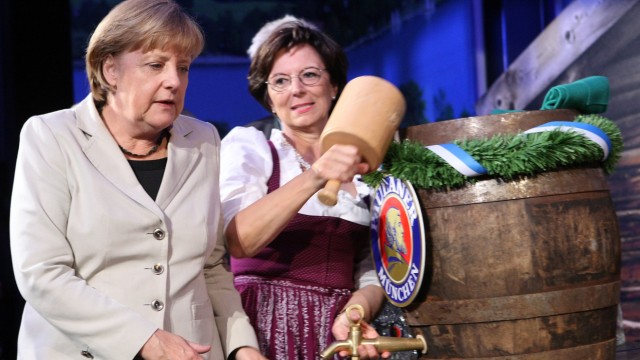 Eroeffnung des Bayerischen Oktoberfests in Berlin