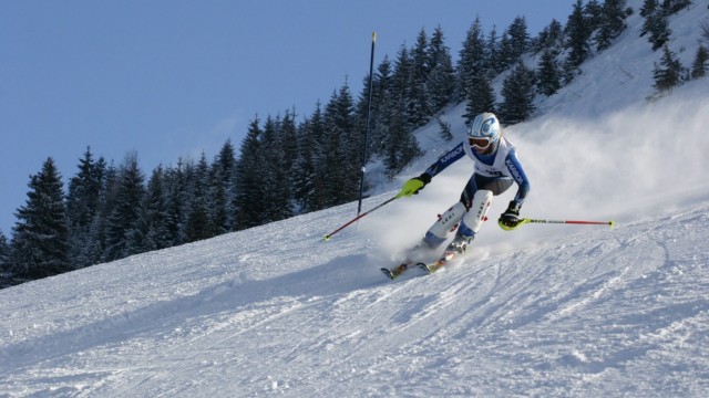 Skisport: Nach einer neuen sportlichen Heimat umgesehen haben sich die Karlsfelder Skifahrer. Und die fanden sie beim Gras-Ski-Club in Dachau.