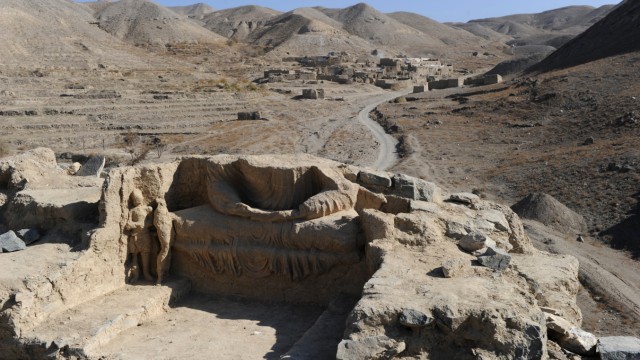 Archäologie in Afghanistan: Ausgrabungen in Mes Aynak, einem früheren buddhistischen Klosterkomplex, sind gefährdet durch die Bodenschätze unter der Anlage.