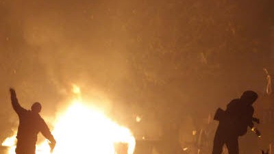 Klimagipfel Kopenhagen: Feuer auf Kopenhagens Straßen: Demonstranten setzten Barrikaden außerhalb des "Freistaats Christiania" in Brand.
