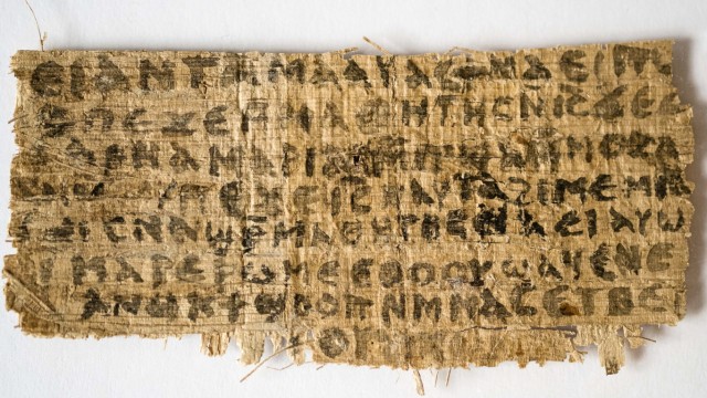 Ehestreit im frühen Christentum: Acht Zeilen im sahidisch-koptischen Dialekt der Christen im Ägypten des 4. Jahrhunderts zeigt die Vorderseite dieses Papyrus-Fragments. Auf der Rückseite sind nur noch einzelne Worte zu erkennen.