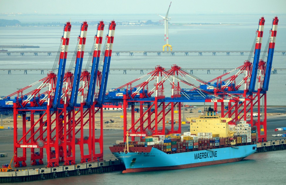 Erstes Container-Linienschiff am Jade-Weser-Port eingetroffen