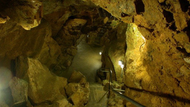 Schauhöhlen in Deutschland: In der Laichinger Tiefenhöhle geht es so tief hinunter wie in keiner anderen Schauhöhle Deutschlands.