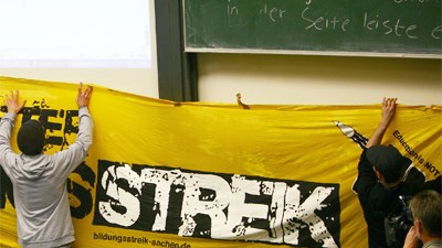 Studentenproteste: Protestierende Studenten im Hörsaal: Das irrige Bild, schlechte Bildung sei gewollt