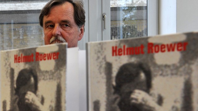 Frueherer Thueringer Geheimdienstchef stellt Buch in Berlin vor