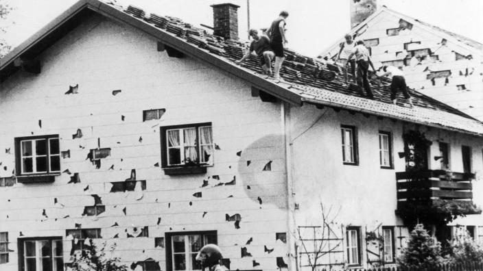 Aufräumungsarbeiten nach dem Hagelschlag vom 12.07.1984 in München