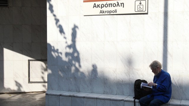 Public transport workers on 24-hour strike in Greece