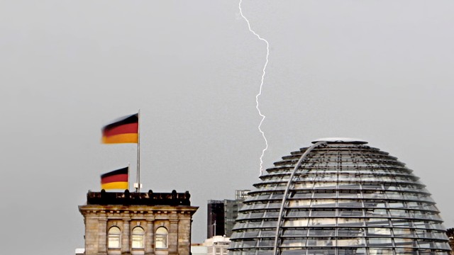 Schwarz-Gelb gegen die Opposition: Berliner Reichstag: Opposition und Regierung suchen nach Kompromissen - zumindest in einigen Punkten.