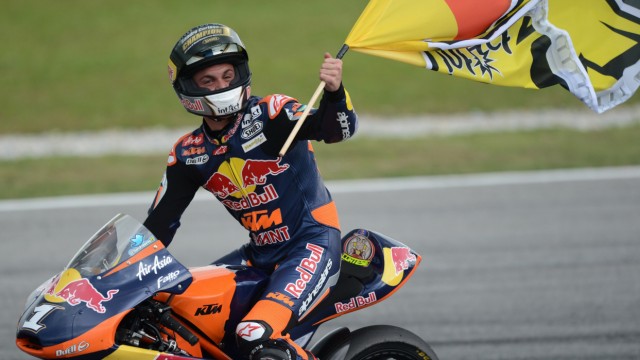 Motorsport: Zwei Rennen vor dem Saisonfinale macht er alles klar: Sandro Cortese bejubelt in Malaysia den ersten Moto3-Weltmeistertitel.