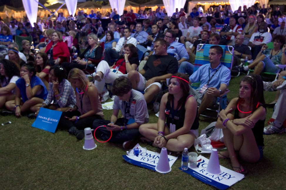 The crowd watch Republican presidential nominee Romney and U.S. President Obama meet in the final U.S. presidential debate in Boca Raton