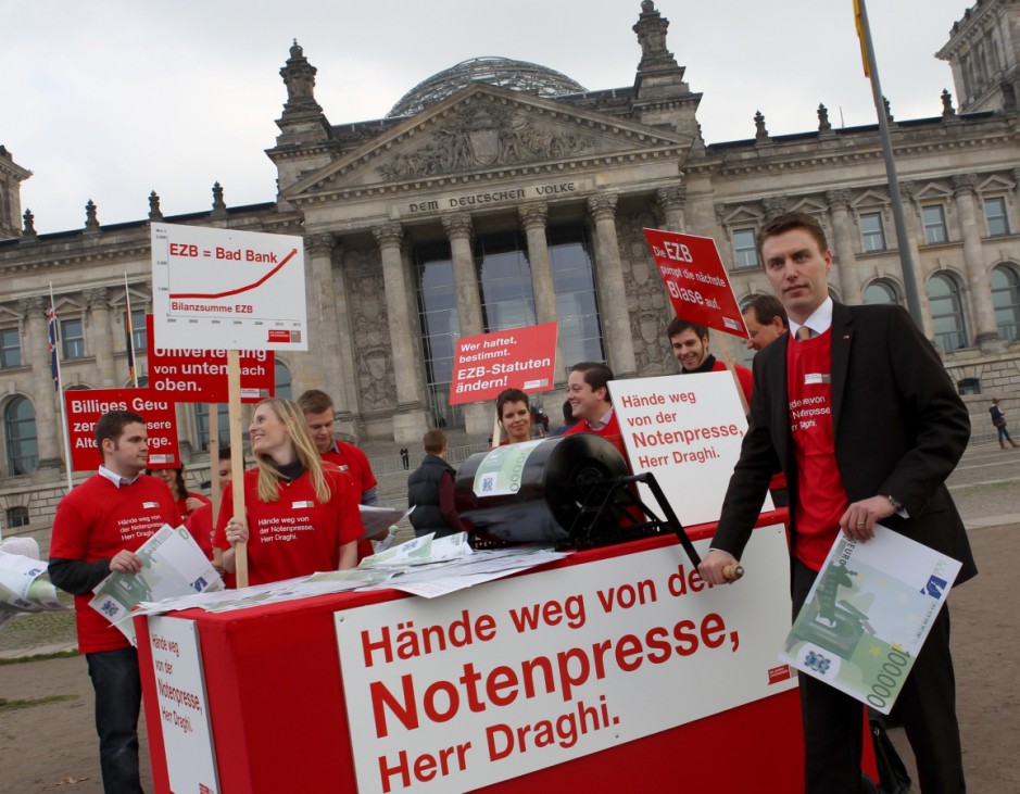 Junge Unternehmer demonstrieren vor dem Reichstag
